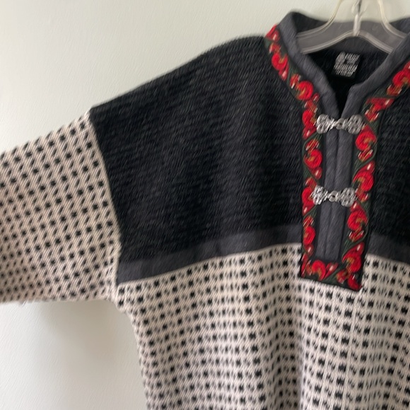 skjæveland traditional norway knit wool telemark style sweater with metal clasps - Picture 3 of 5